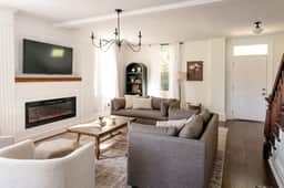 Farmhouse|HOT TUB|Fireplace|King Bed|4 Bedroom