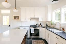 Farmhouse|HOT TUB|Fireplace|King Bed|4 Bedroom